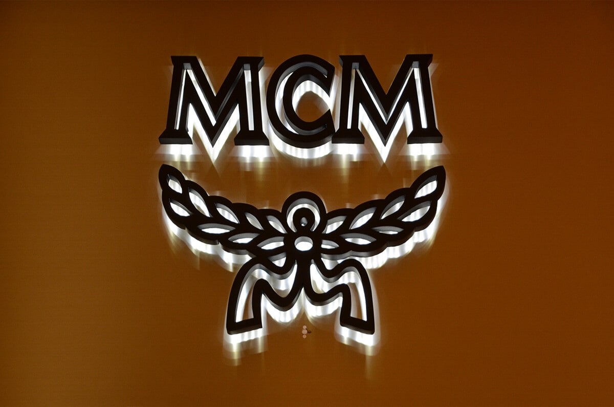 Professional Custom High Quality 3D Acrylic LED Auto Car Logo Sign